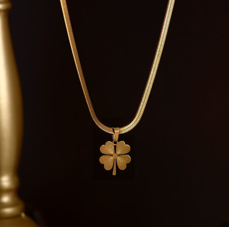 GOLDEN FLOWER PENDANT