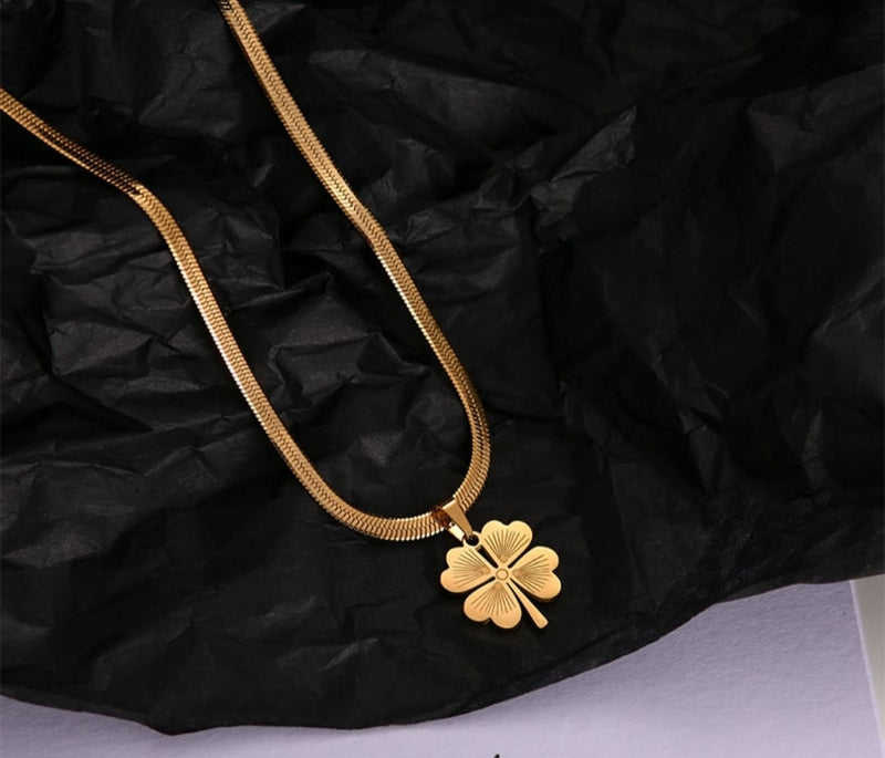 GOLDEN FLOWER PENDANT