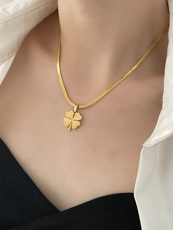 GOLDEN FLOWER PENDANT